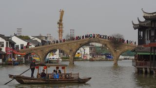 もの凄い人で崩れるんじゃないか心配だった