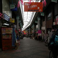 レトロな雰囲気のアーケード商店街