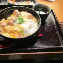 親子どんぶり、ごはんは少なめ