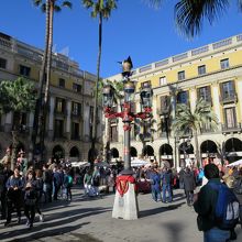 昼間のレイアール広場