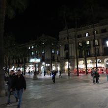 夜のレイアール広場