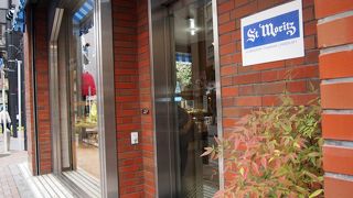 レトロな雰囲気のパン屋さん