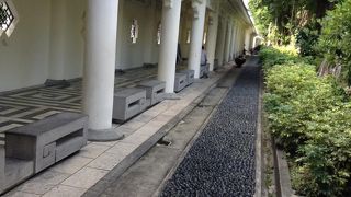 本堂まで近く健康歩道にもすぐに行けます！