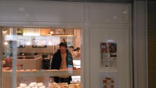 改札の横にあります