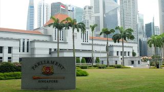 オープンな造りと雰囲気の国会議事堂