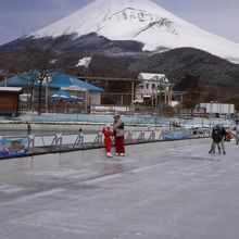 スケート場　狭いです。