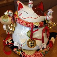 ロビーで招き猫が出迎えてくれます！