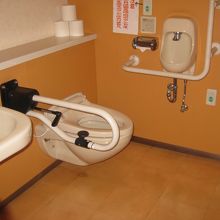 バリアフリートイレも完備