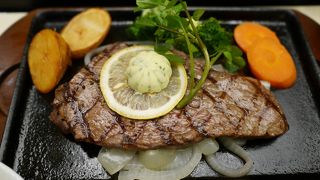 伊勢シティホテルの一角にあります。