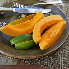 完熟パパイヤはとても甘いです。