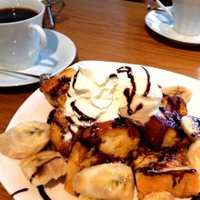バナナショコラフレンチトースト＆コーヒー美味しかった♪
