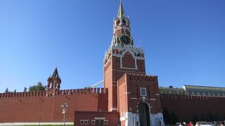 赤の広場で時を刻む