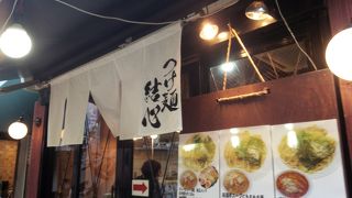 座席はカウンターのみでした。