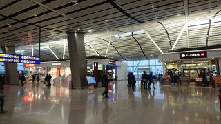 香港の空港は店舗が充実しています。