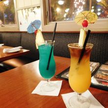 ファーストドリンクは、マイタイ＆ブルーハワイ。