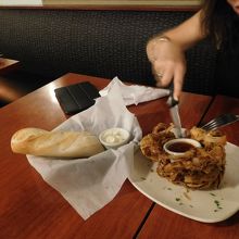 ブレッド＆バターはセット。オニオンローフはクーポンで無料。