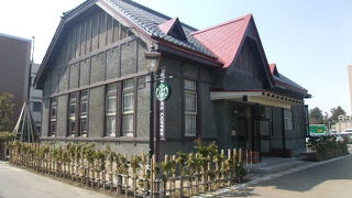 現在はカフェに改造されています