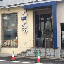 店舗正面からの写真です