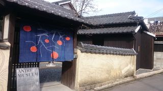 コンクリートと自然光