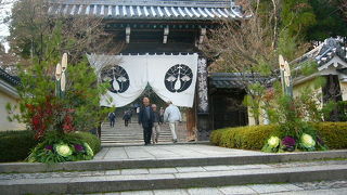 西山浄土宗の総本山で､紅葉の名所