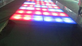 夜にはライトアップされますが…