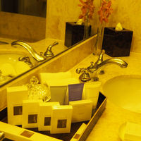 コンラッド定番アメニティ、あひるもバスルームにあり。