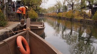 倉敷名物の川舟流し