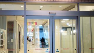 牧志駅からそのまま2Fフロアに繋がっています