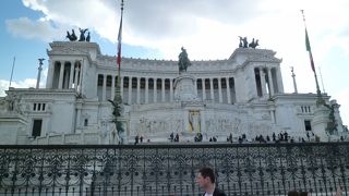 外から見てもわかる壮大さ