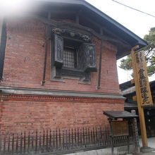 立派な煉瓦藏の外観が印象に残ります