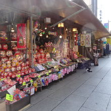 だるまも売ってました。