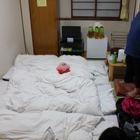 6畳和室は3人だと一杯いっぱい。