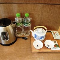 コンプリメンタリーは水＆お茶です。