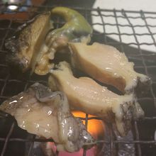 あわびの踊り焼き。よく焼きたくて途中で外しちゃいました。