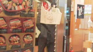 駅ナカで立ち食い寿司