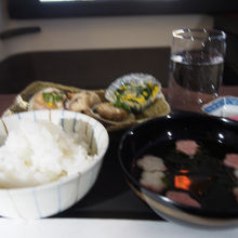 機内で日本食が食べられるのは有難いです