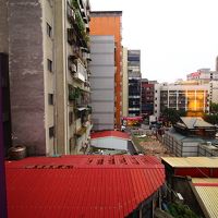 最上階の6階に滞在。大通りまではすぐ。