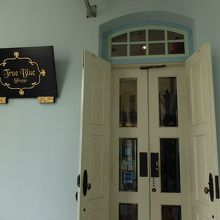 プラナカン博物館に付随したお店の外観はシンプル