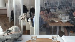 中東のような真っ白な世界