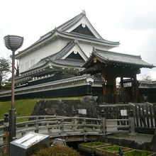 勝竜寺城公園の出入口