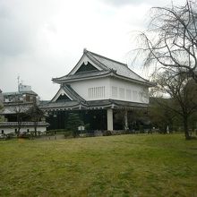 管理棟;休憩室･資料展示室あり