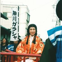 ｢長岡京ｶﾞﾗｼｬ祭｣輿入れ行列の一場面