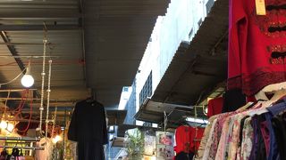 一等地にある青空市場