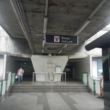 チットロム駅