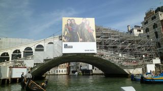 運河に架かる橋