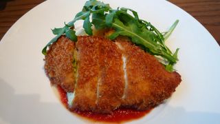 料理は美味しいけど接客は課題がある