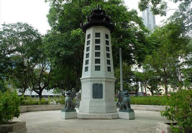 第二次世界大戦中の華人の英雄を記念する塔