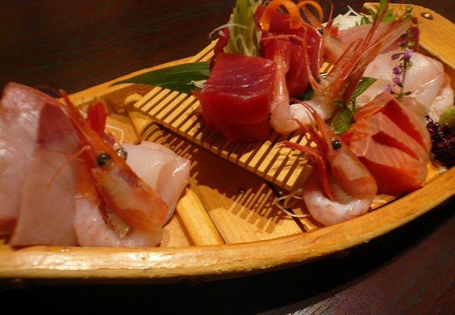 舟盛りの刺身はボリューム満点