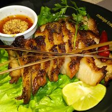 豚トロ肉のグリル  コームーヤーン