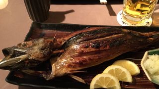 脂ノリノリ、とろける肉厚の身の浜焼鯖(1200円)はオススメ！